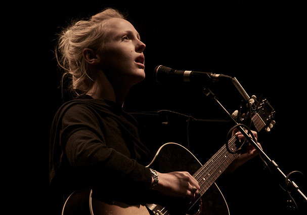 Laura_Queens_Hall_Edinburgh_2009