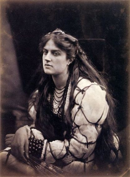 443px-Hypatia,_by_Julia_Margaret_Cameron