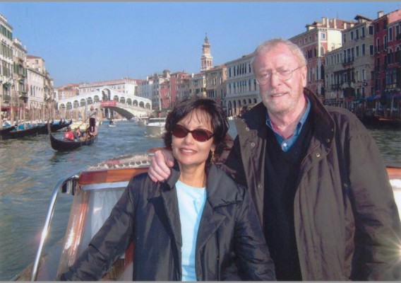 Shakira_and_Michael_Caine_in_Venice